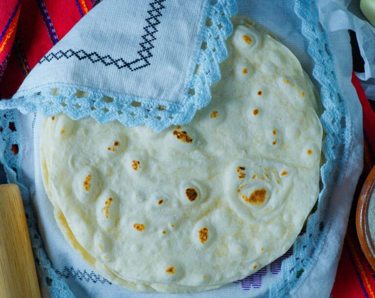 Easy and soft homemade flour tortillas. simple flour tortillas recipe