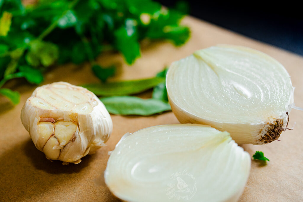 ingredients: white onion, garlic, bay leaves, and cilantro.
