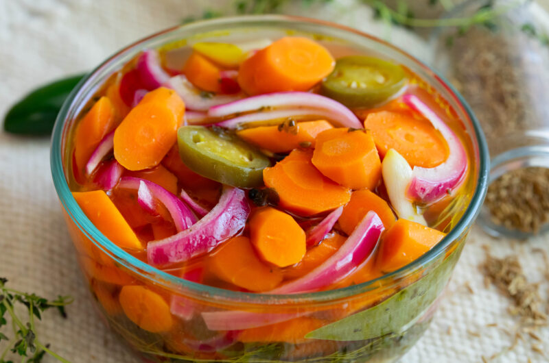 Quick Pickled Carrots 