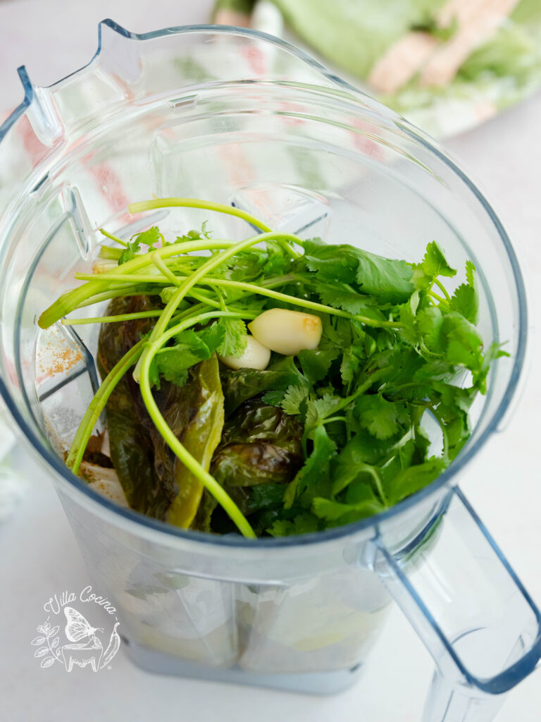 Salsa verde in a blender