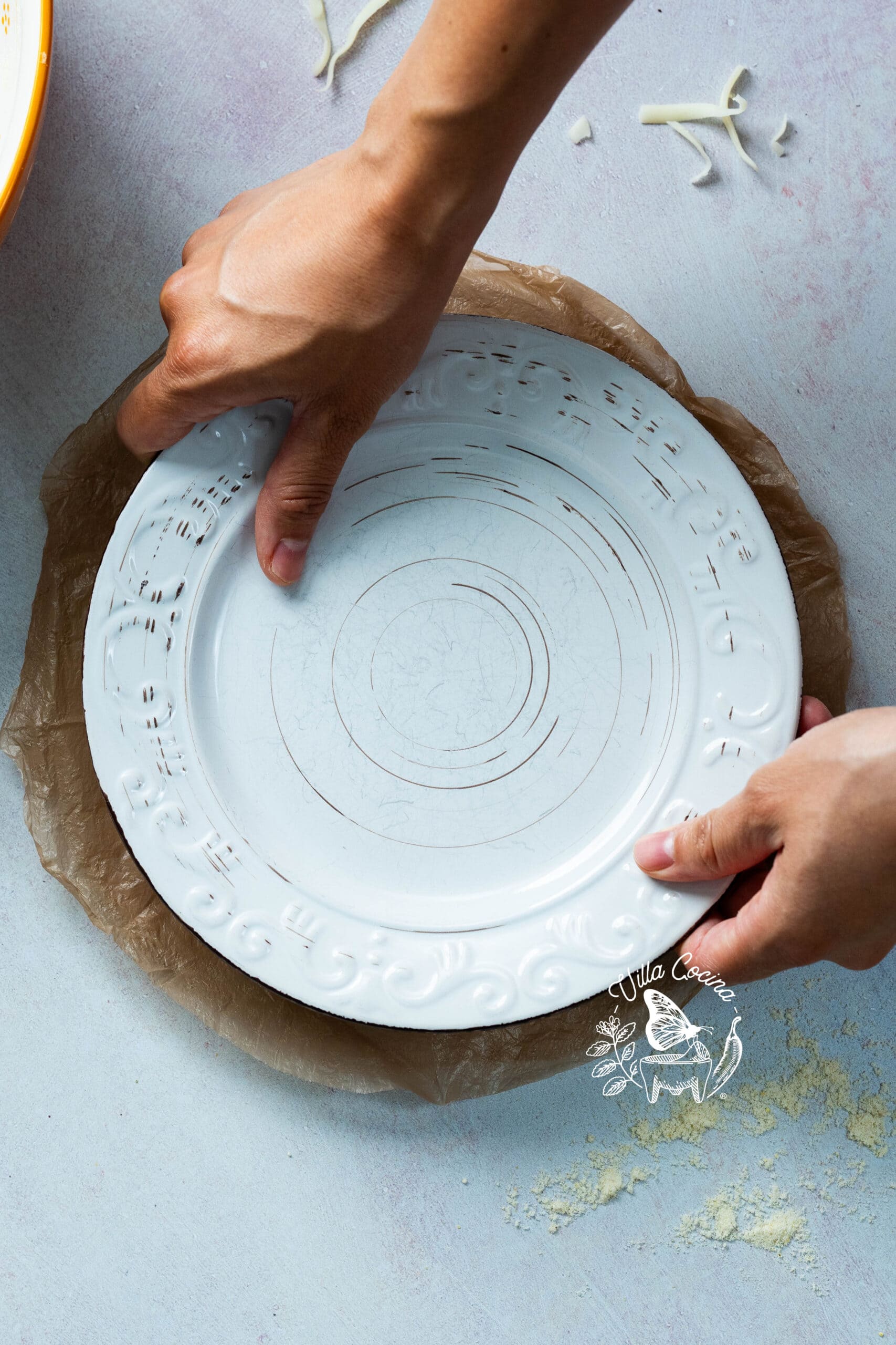 Molding with Bottom of Plate